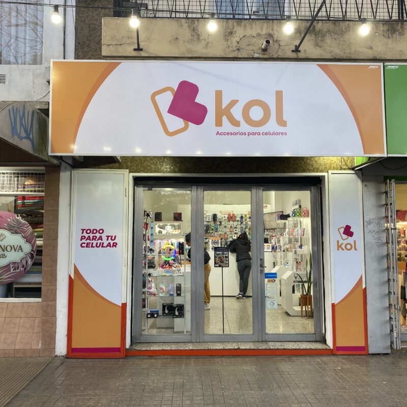 Fachada de un local KOL Accesorios en Santo Tomé